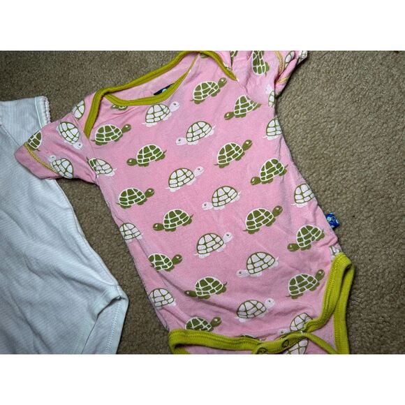 Lot of 2 Onesies, 0-3 month,‎ Magnolia Baby & KicKee Pants, Bamboo & Pima Cotton - Picture 2 of 9